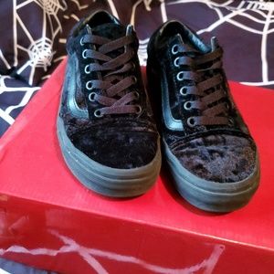 Van's velvet old skools